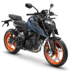 727401_MY26-KTM-125 DUKE-Blue_002_EU_GLOBAL_IMAGES