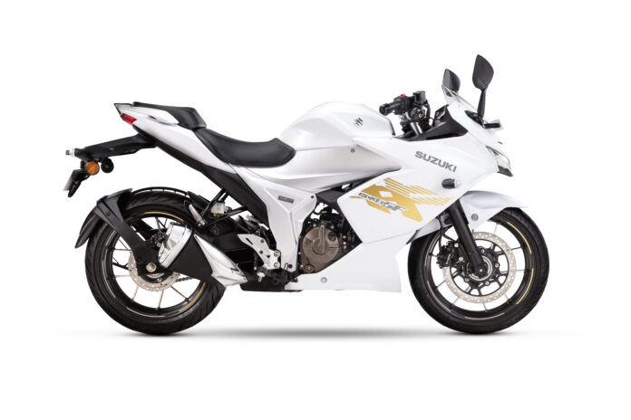 Suzuki GIXXER SF 250 in Pearl Glacier White+Metallic Mat Platinum Silver No.2