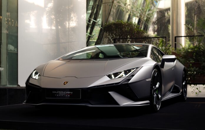 Lamborghini Delivers Final Huracán Tecnica in India (2)