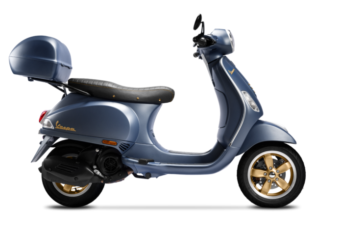 Vespa Officina 8 with optional top box