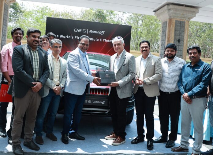 Indian Celebrities Buy New Mahindra EV's! (2)