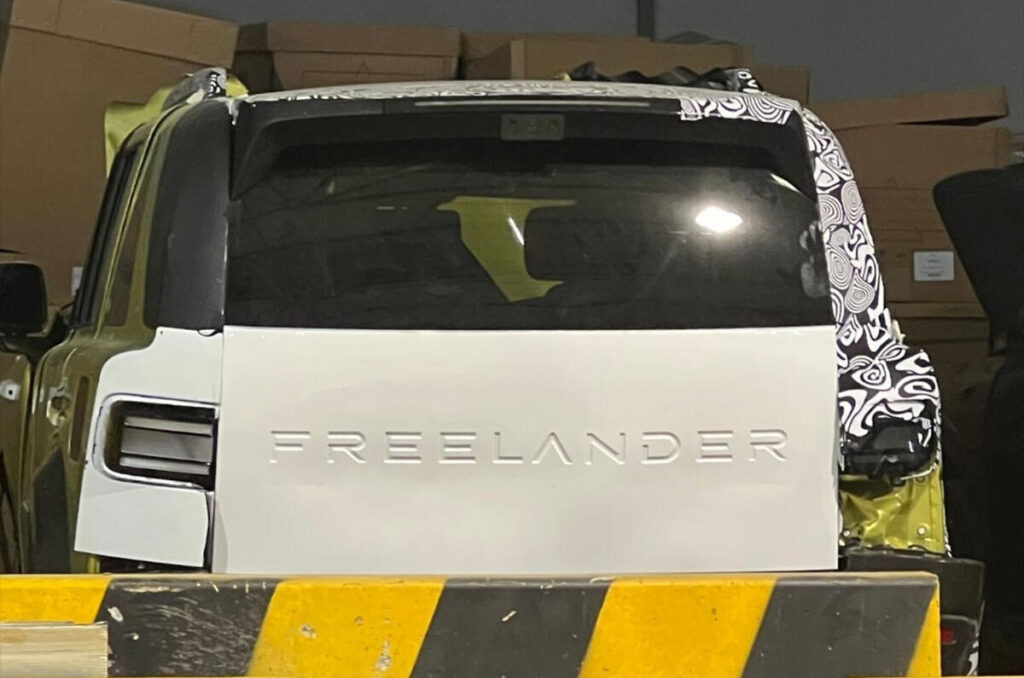 JLR Freelander Spied - Mini Defender With Its Own Aura! (1)