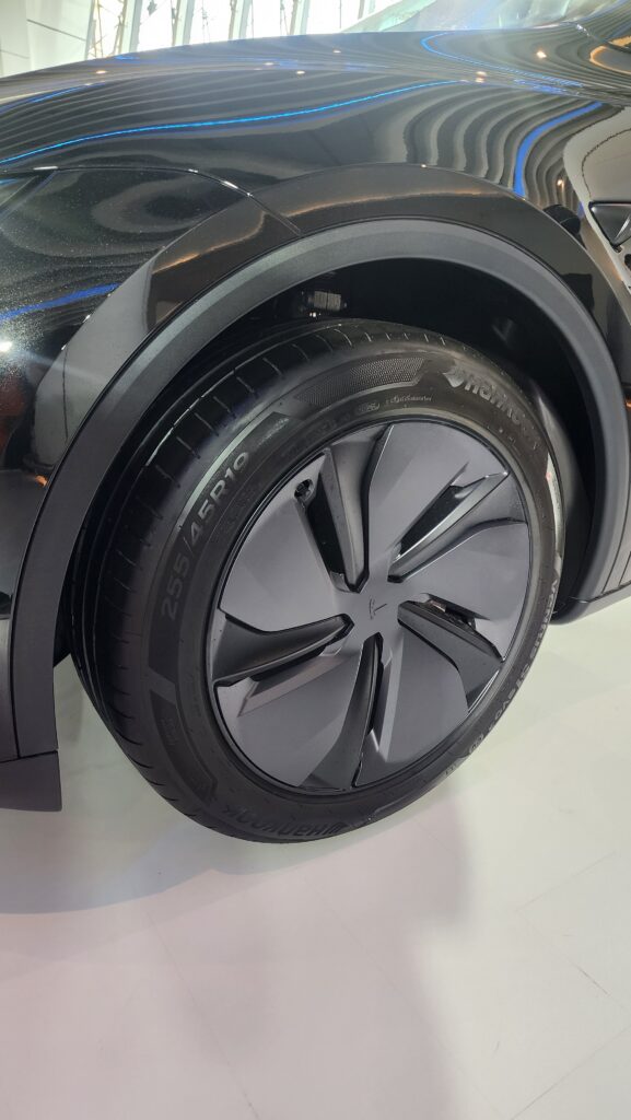 Tesla Six-Seater Model Y L at 61.99 Lakhs Launched In India!! (1)