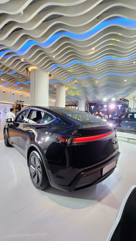 Tesla Six-Seater Model Y L at 61.99 Lakhs Launched In India!! (1)