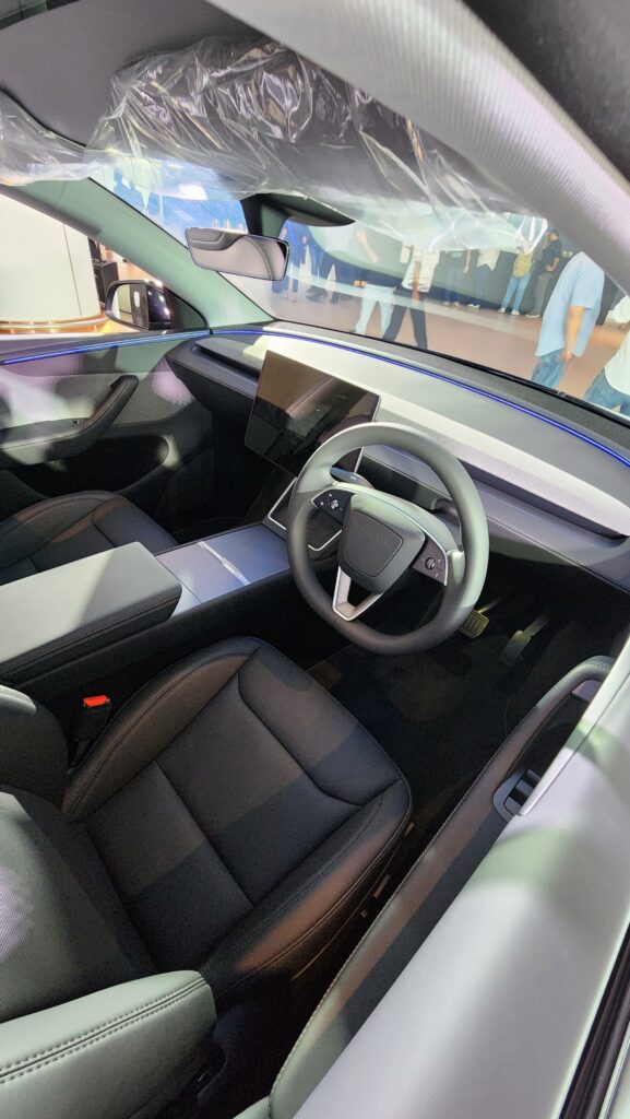 Tesla Six-Seater Model Y L at 61.99 Lakhs Launched In India!! (1)