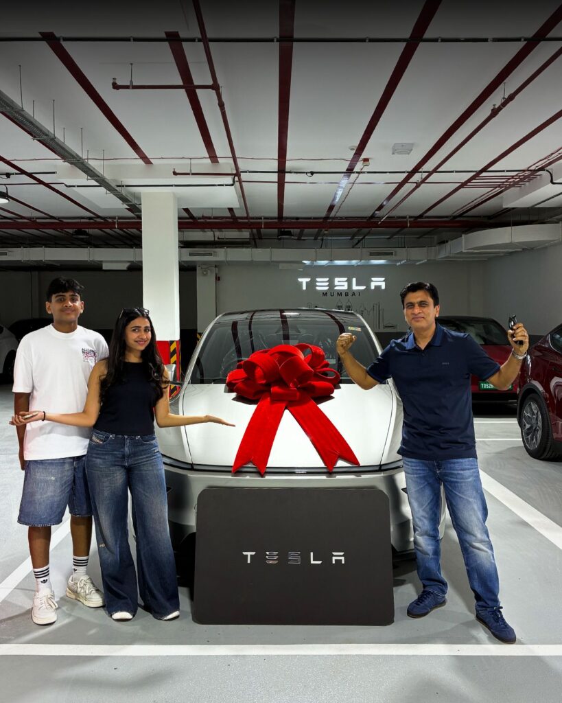 Tesla India Model Y L Delivers The All-New Six-Seater (1)