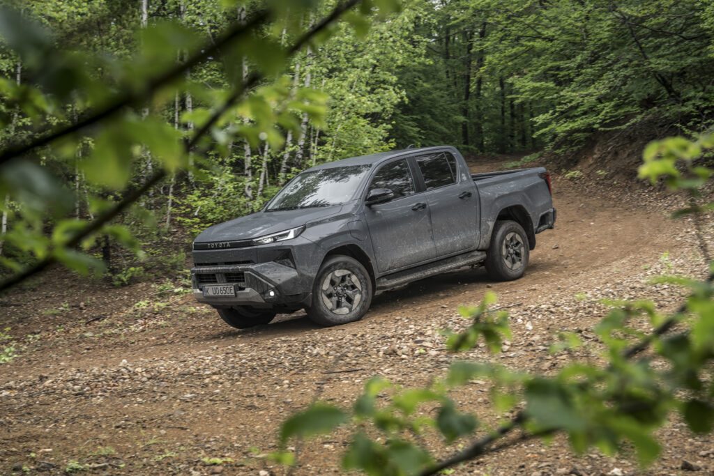 2026_hiluxh-toyota-india (4)