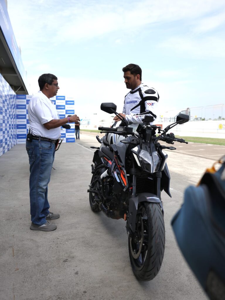 MS Dhoni Launches Eurogrip Touring Tyre (1)