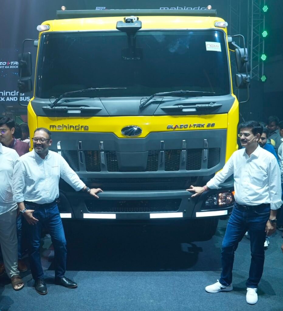 Vinod Sahay & Pratap Bose with new BLAZO i-TRK (2)