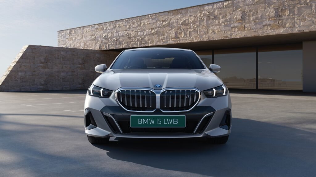the first-ever BMW i5Long Wheelbase (1)