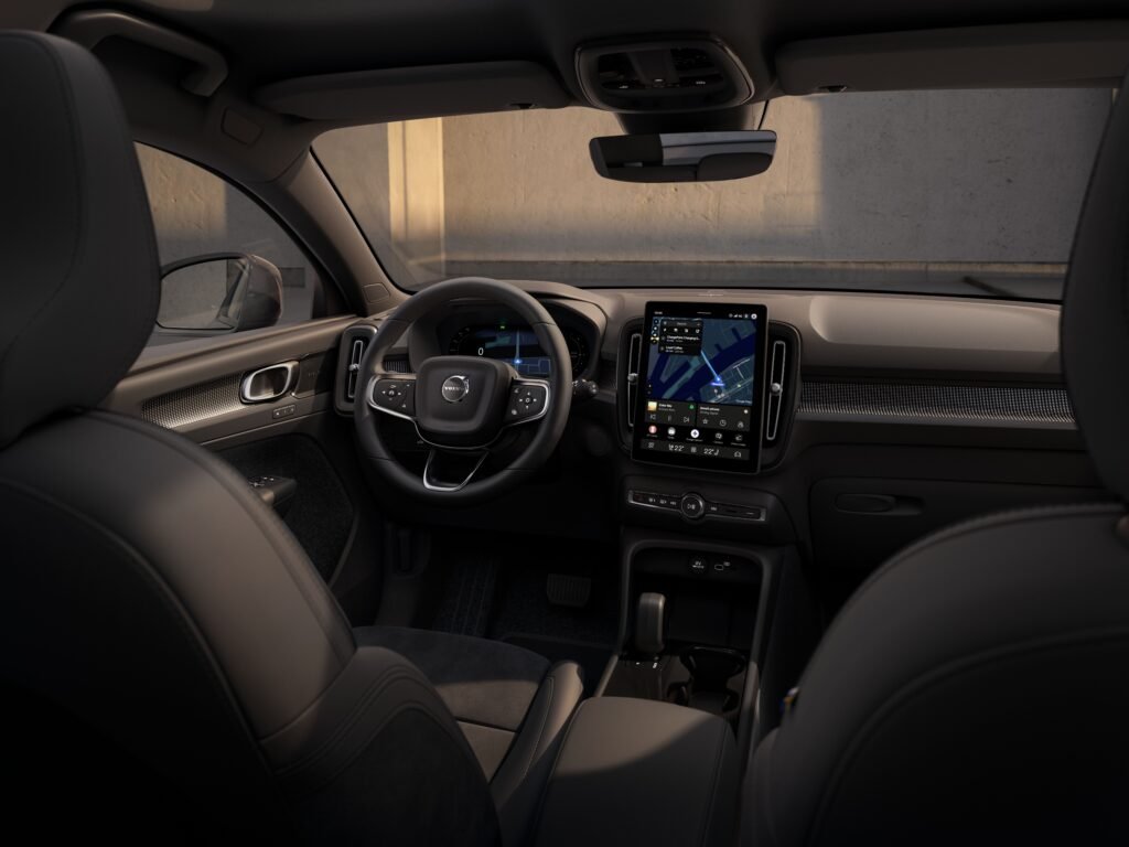 2026 Volvo XC40 EX40 and EC40 Revealed! (1)
