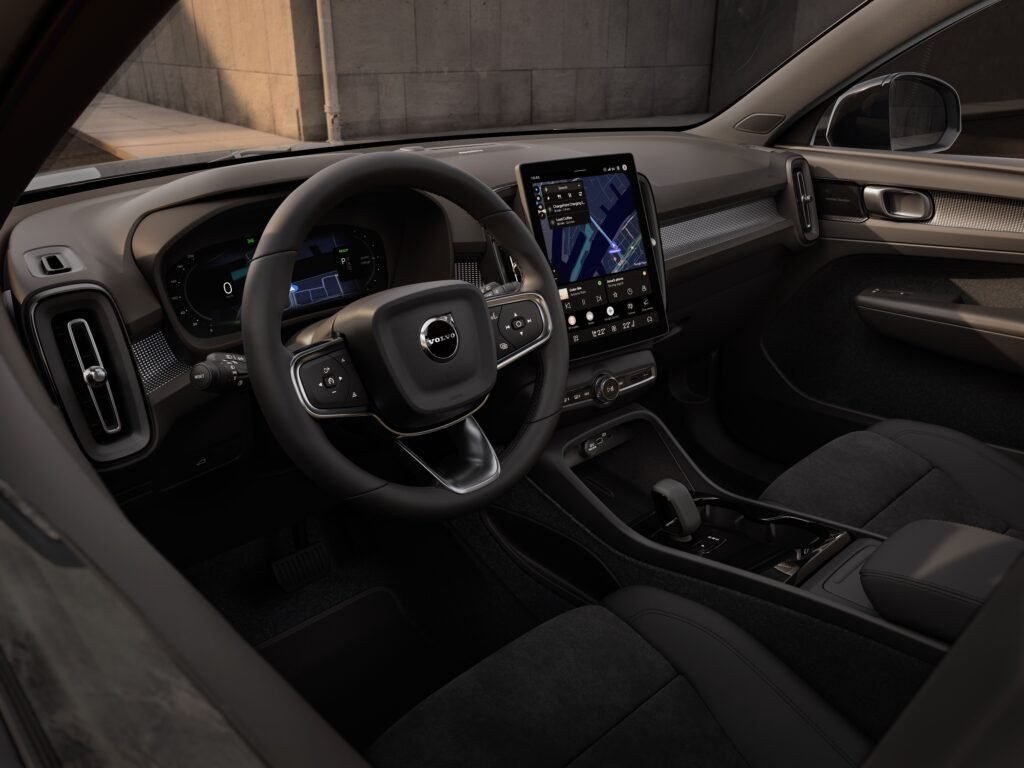 2026 Volvo XC40 EX40 and EC40 Revealed! (1)