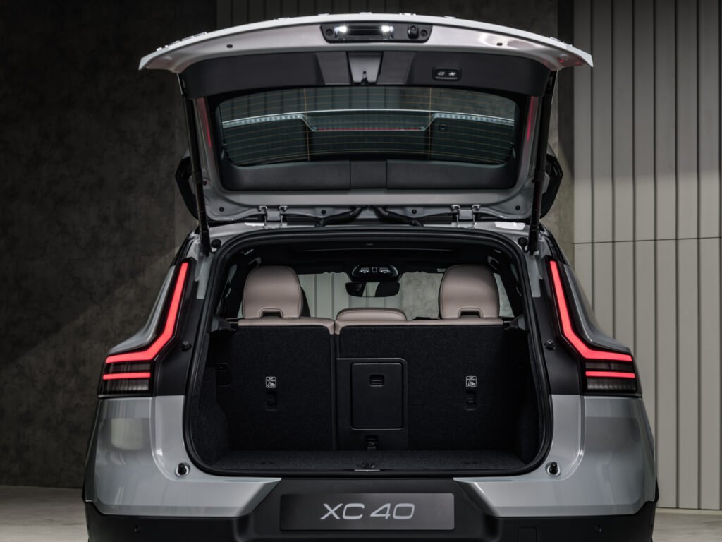 2026 Volvo XC40 EX40 and EC40 Revealed! (1)