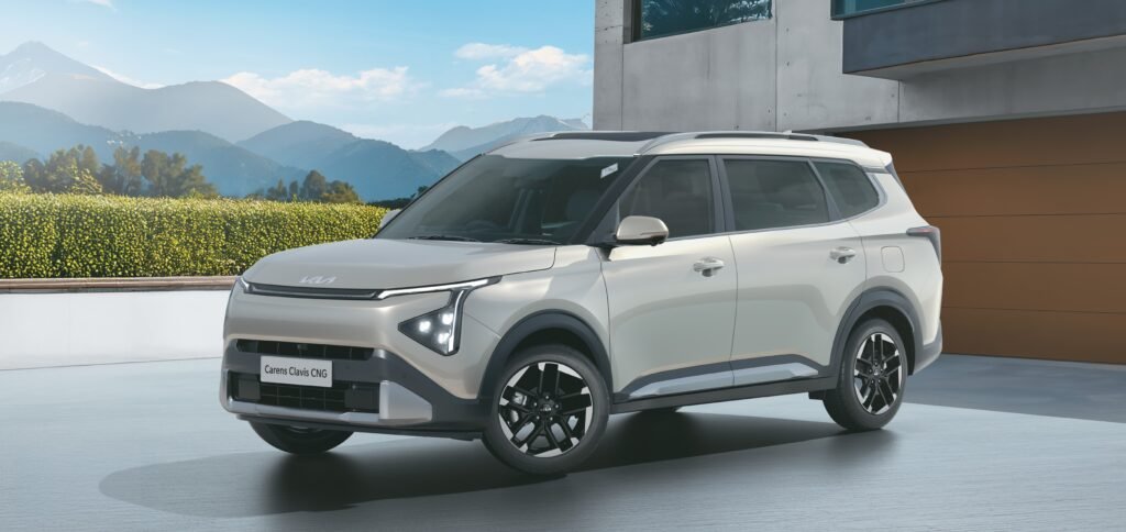 Kia Carens CNG and Carens Clavis CNG Launched