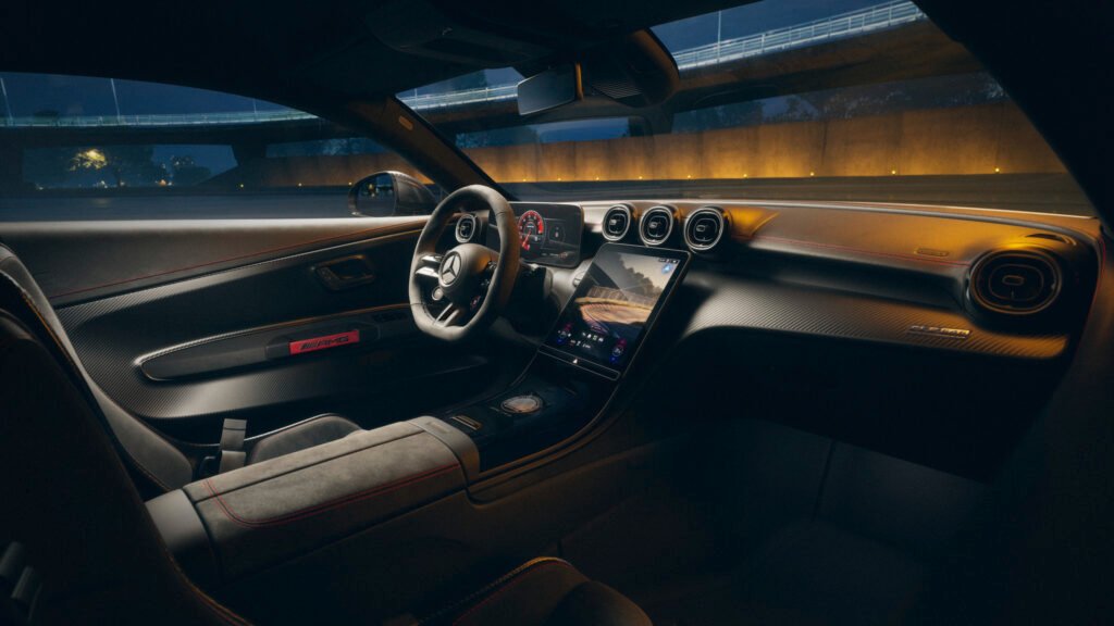 Mercedes-AMG CLE 646 Spezialanfertigung: puristisches Hochleistungs-Coupé für maximale FahrdynamikMercedes-AMG CLE 646 Spezialanfertigung: Purist High-Performance Coupé for Maximum Driving Dynamics