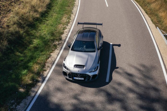 Mercedes-AMG CLE 646 Spezialanfertigung: puristisches Hochleistungs-Coupé für maximale FahrdynamikMercedes-AMG CLE 646 Spezialanfertigung: Purist High-Performance Coupé for Maximum Driving Dynamics