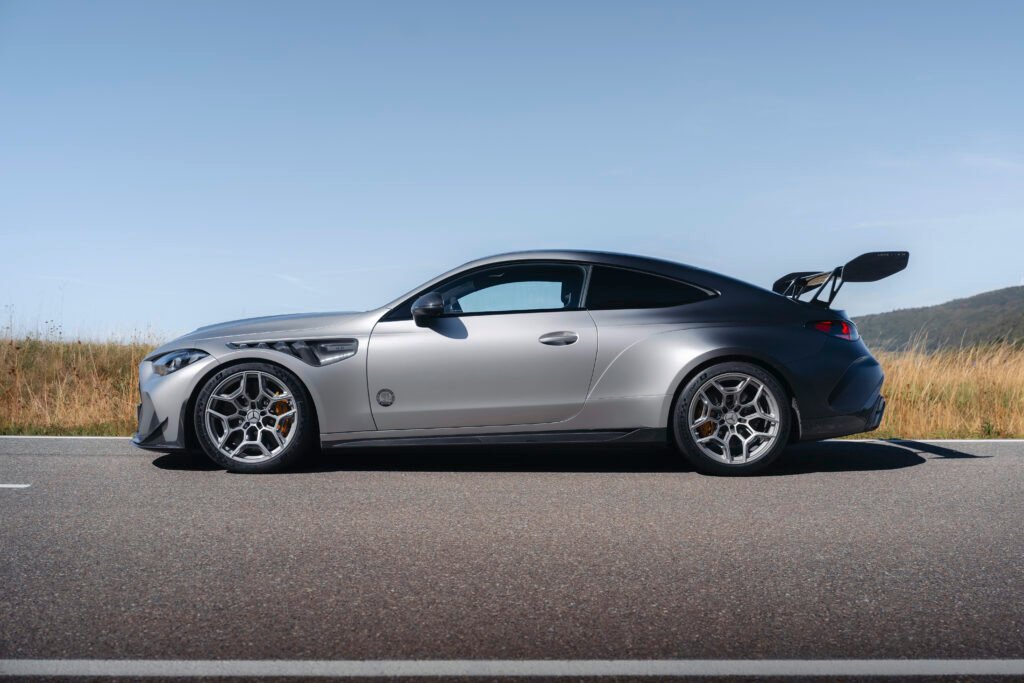 Mercedes-AMG CLE 646 Spezialanfertigung: puristisches Hochleistungs-Coupé für maximale FahrdynamikMercedes-AMG CLE 646 Spezialanfertigung: Purist High-Performance Coupé for Maximum Driving Dynamics