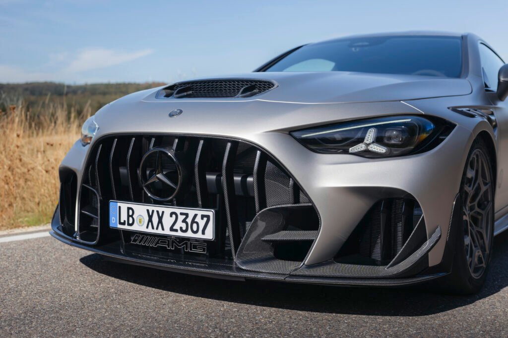 Mercedes-AMG CLE 646 Spezialanfertigung: puristisches Hochleistungs-Coupé für maximale FahrdynamikMercedes-AMG CLE 646 Spezialanfertigung: Purist High-Performance Coupé for Maximum Driving Dynamics