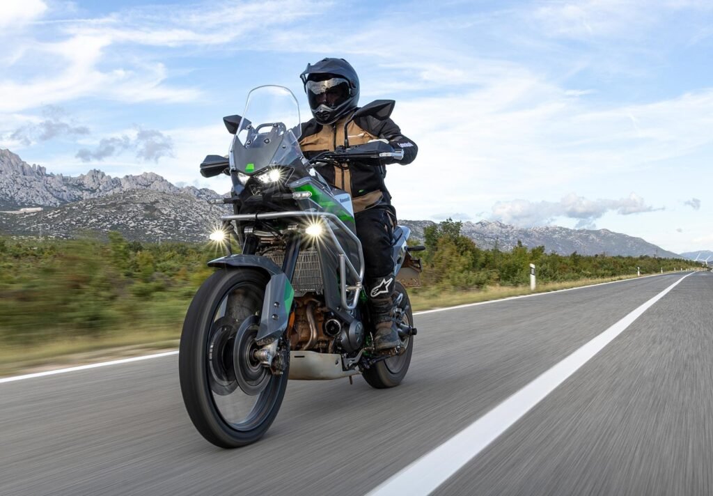 BREAKING! 2027 Kawasaki KLE 650 ABS REVEALED! (1)
